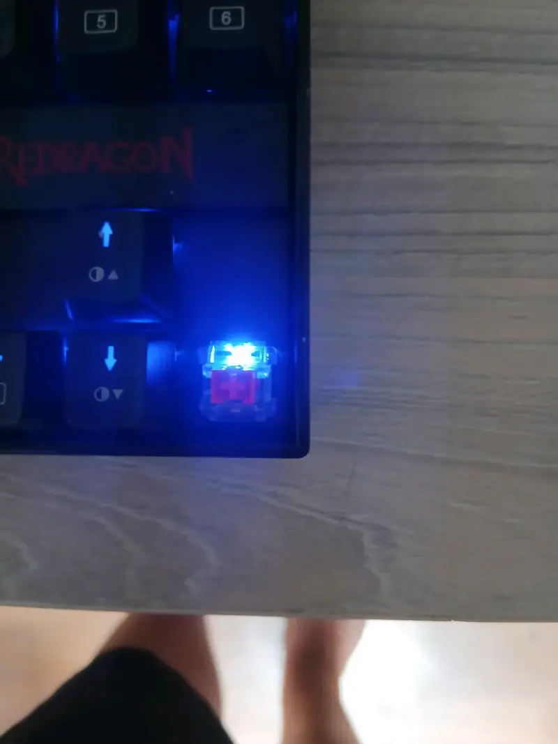 Teclado mecánico retroiluminado Redragon - 1