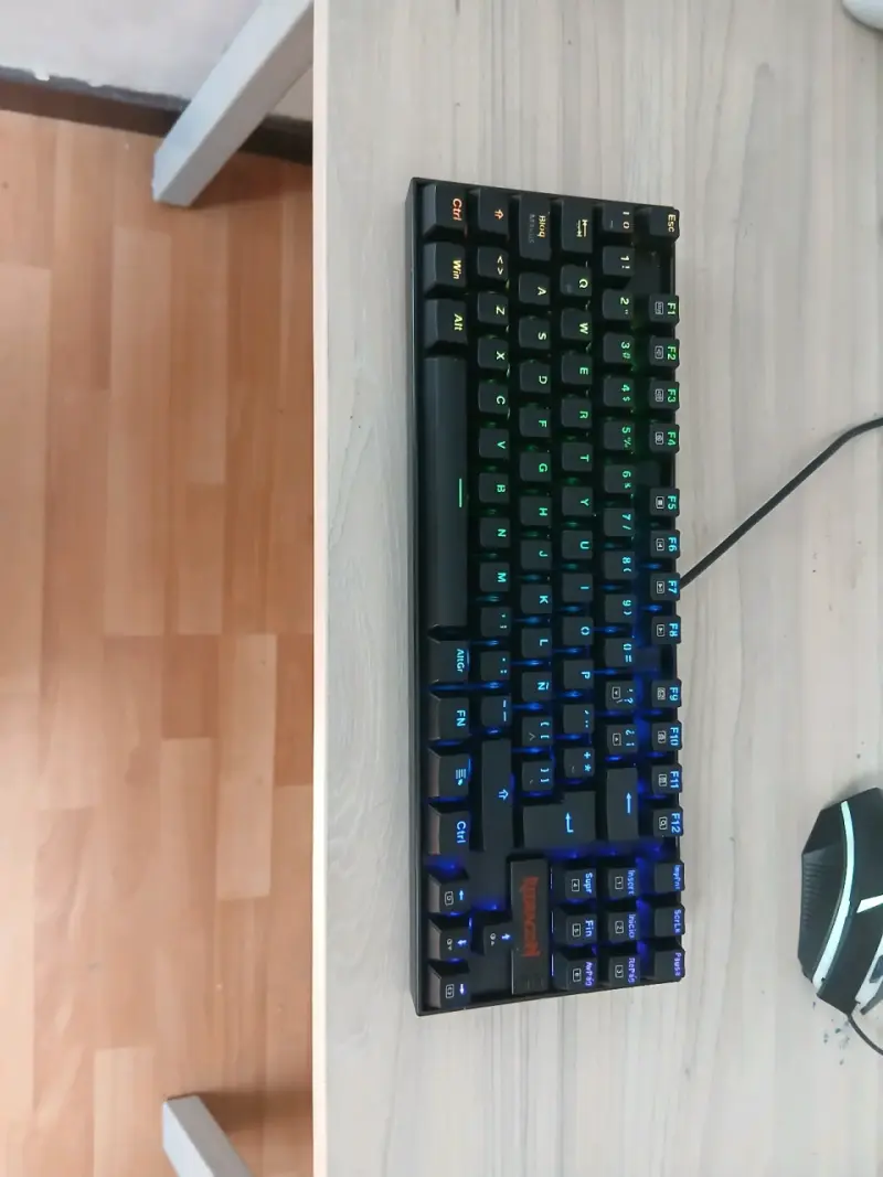 Teclado mecánico retroiluminado Redragon - 2