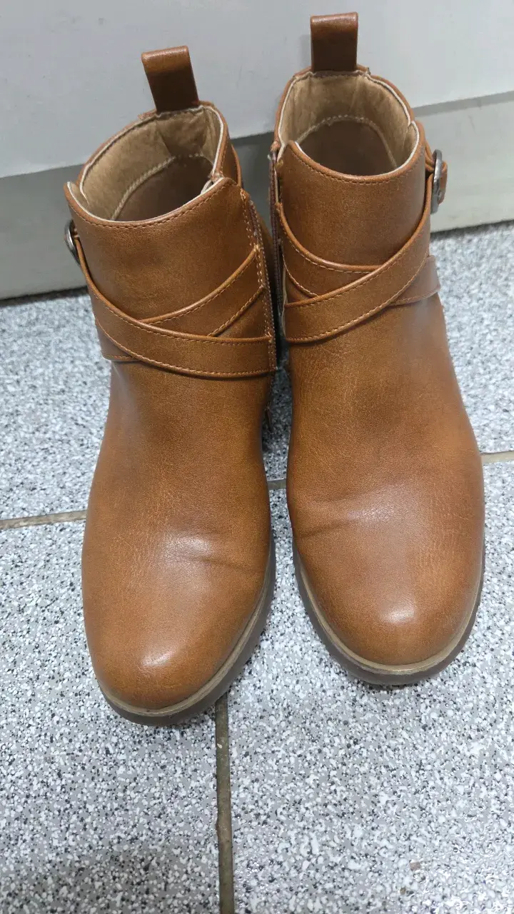 Botines de cuerina PU marrón con hebilla - 1