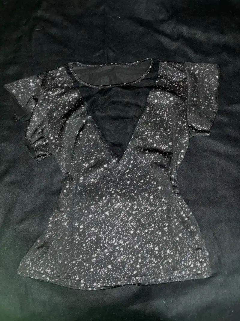 Top negro con diseño de estrellas - 1