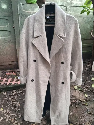 Abrigo largo gris Zara con cinturón - miniatura 1