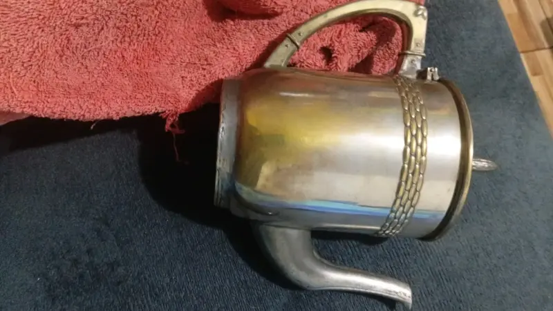 Juego de té vintage de metal con detalles decorativos - 4