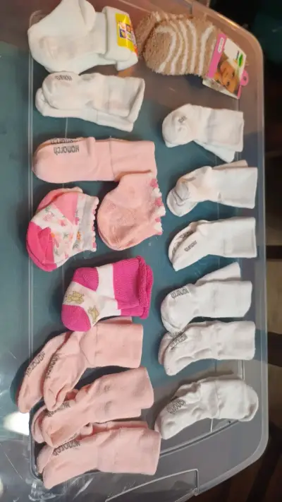 Set de calcetines para bebé en varios colores - miniatura 1