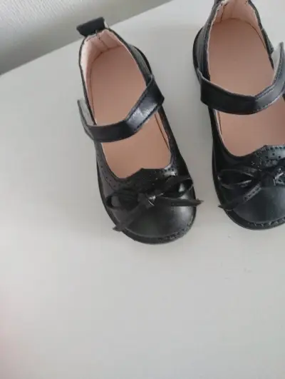 Zapatos de niña negros con lazo - miniatura 3