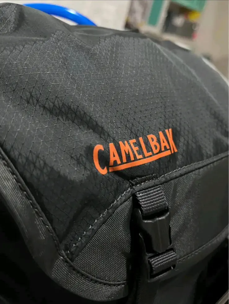 Mochila CamelBak negra Nueva - 3
