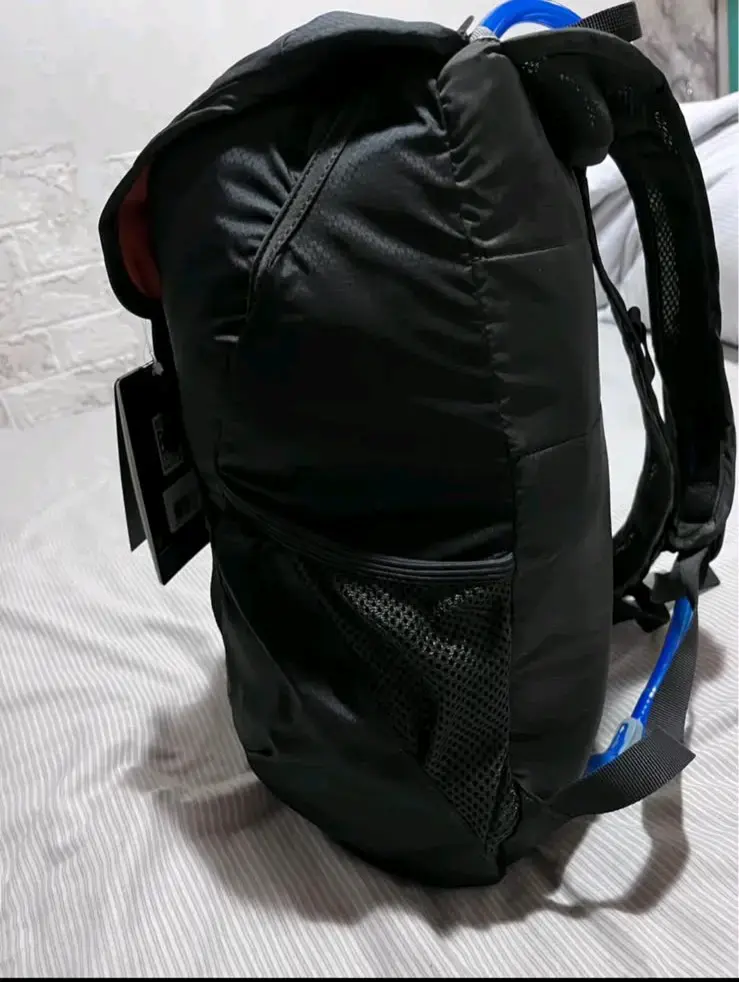 Mochila CamelBak negra Nueva - 4
