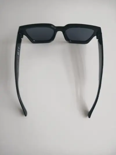 Gafas de sol negras estilo cuadrado - miniatura 2
