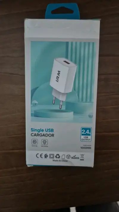 Cargador USB IRM 2.4A con salida tipo C - miniatura 2