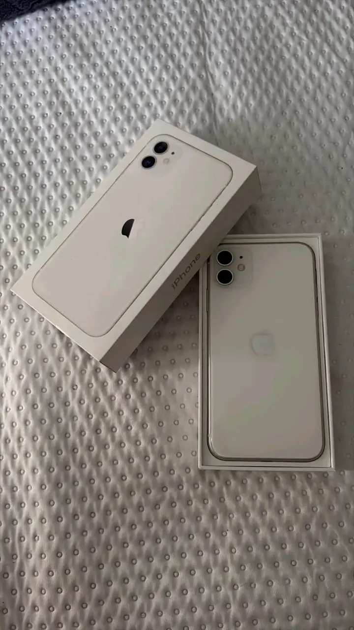 iPhone 11 blanco en buen estado - 1