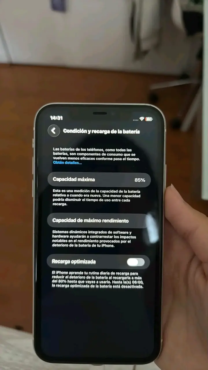 iPhone 11 blanco en buen estado - 2