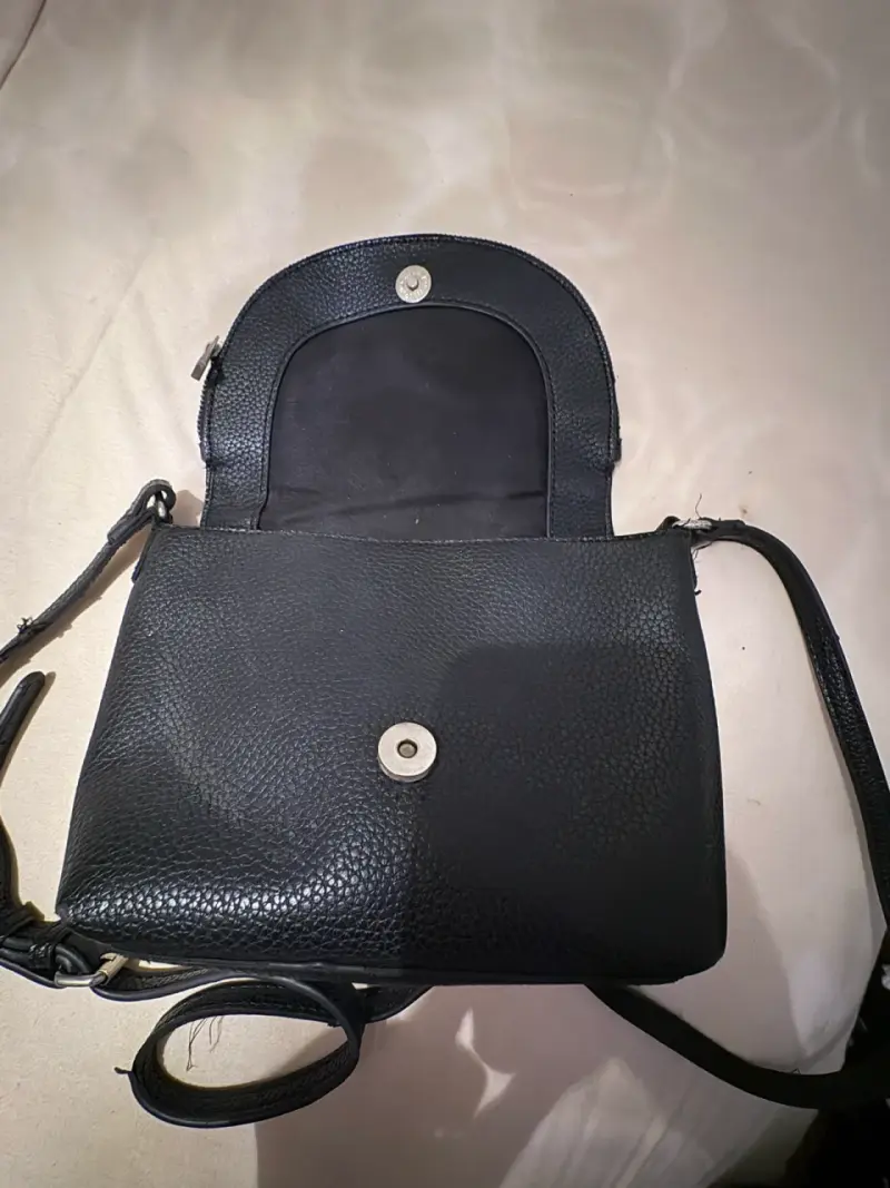 Cartera cruzada negra de cuero sintético elegante - 2