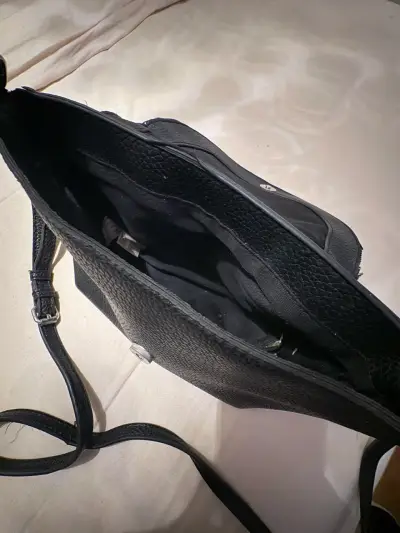 Cartera cruzada negra de cuero sintético elegante - miniatura 4