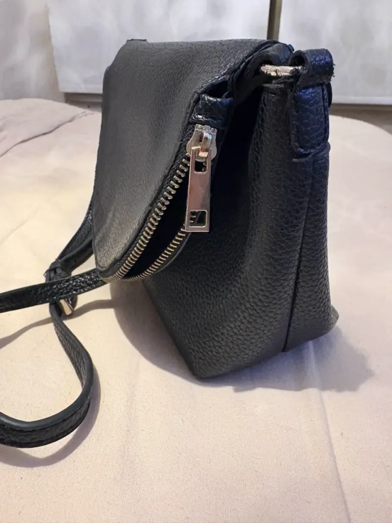 Cartera cruzada negra de cuero sintético elegante - 5