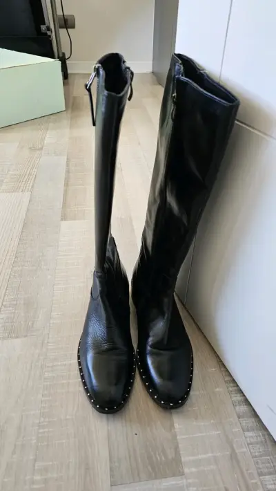 Botas negras de cuero con cierre lateral - miniatura 2