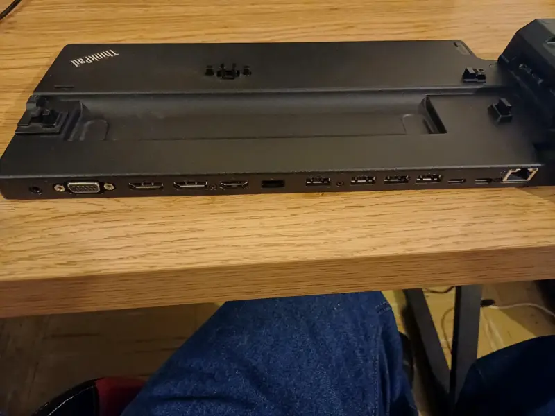 Docking station Lenovo ThinkPad con llave y cargad - 3