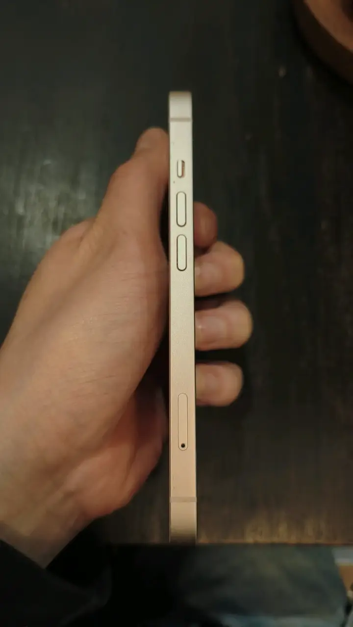 iPhone 13 128GB. Batería al 87% en buen estado - 4