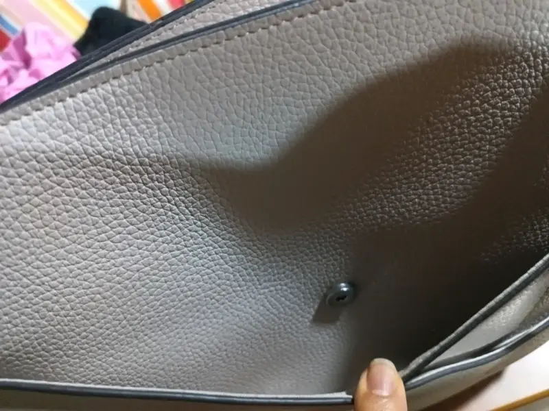Bolso  beige / taupe  con diseño moderno - 2