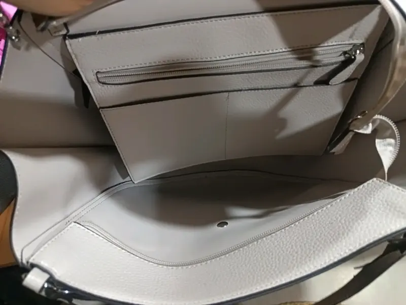 Bolso  beige / taupe  con diseño moderno - 4