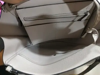 Bolso  beige / taupe  con diseño moderno - miniatura 4