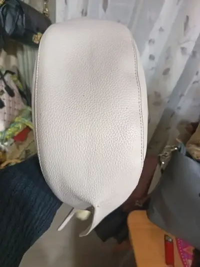 Bolso  beige / taupe  con diseño moderno - miniatura 5