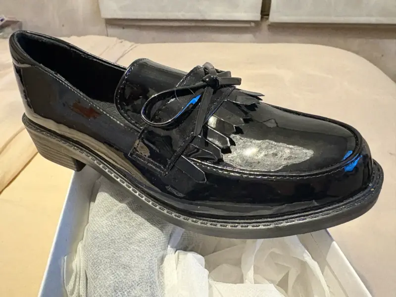 Mocasines de charol negros con flecos - 2