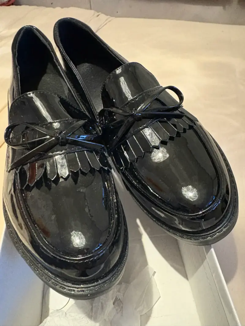 Mocasines de charol negros con flecos - 3