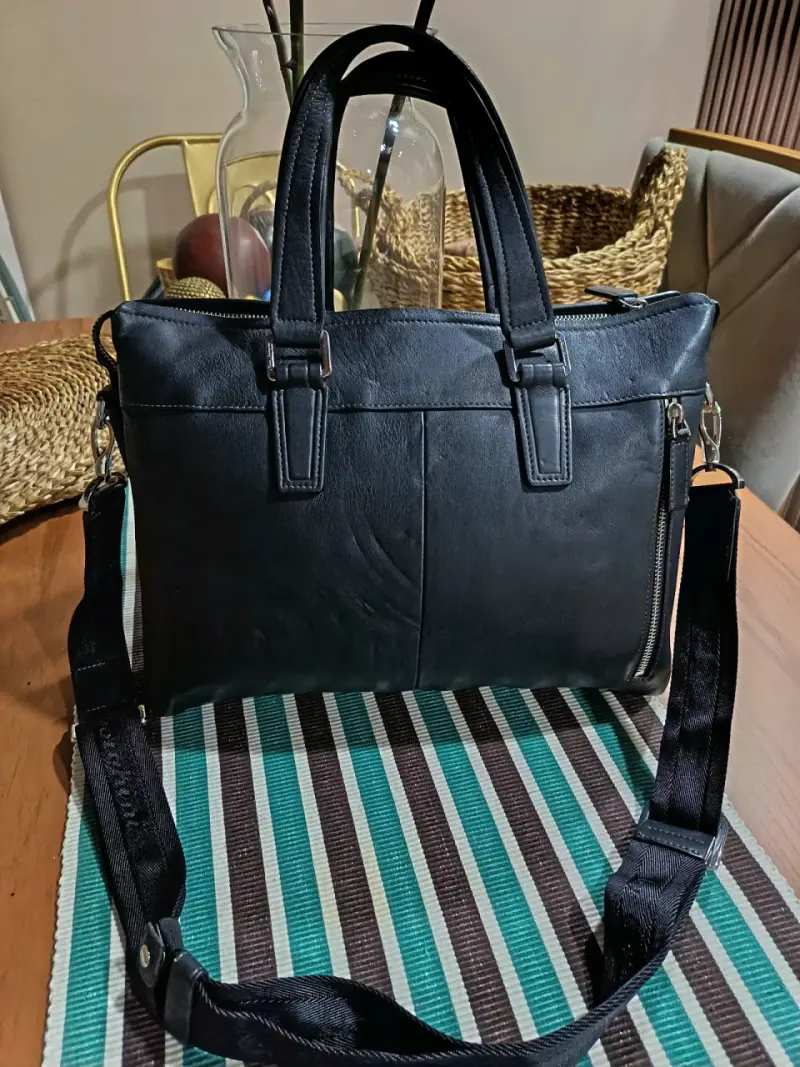Bolso de cuero negro con correa ajustable - 1