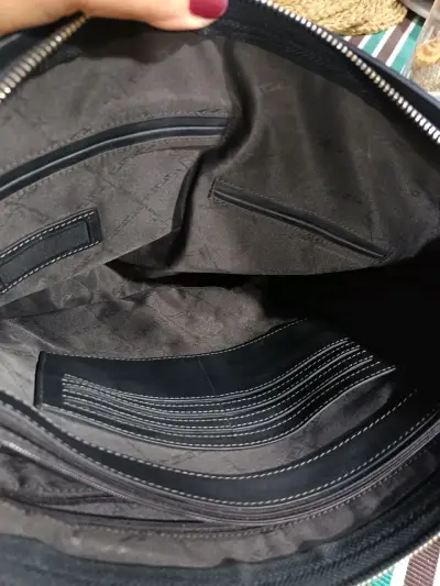 Bolso de cuero negro con correa ajustable - miniatura 4