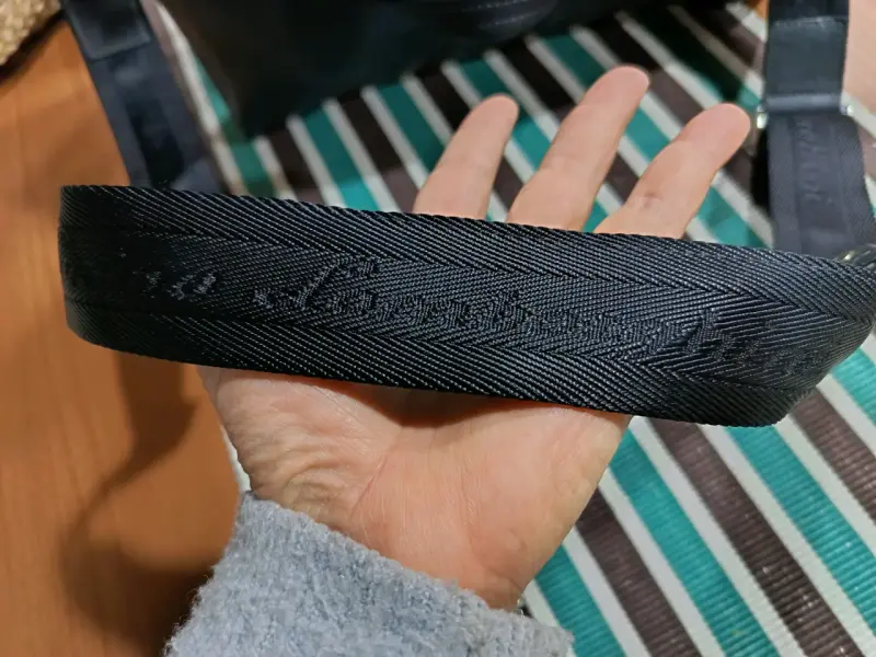 Bolso de cuero negro con correa ajustable - 5