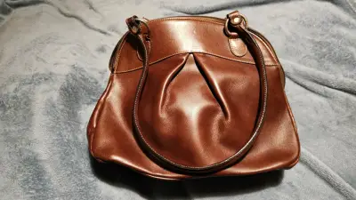 Bolso de cuero marrón elegante - miniatura 3