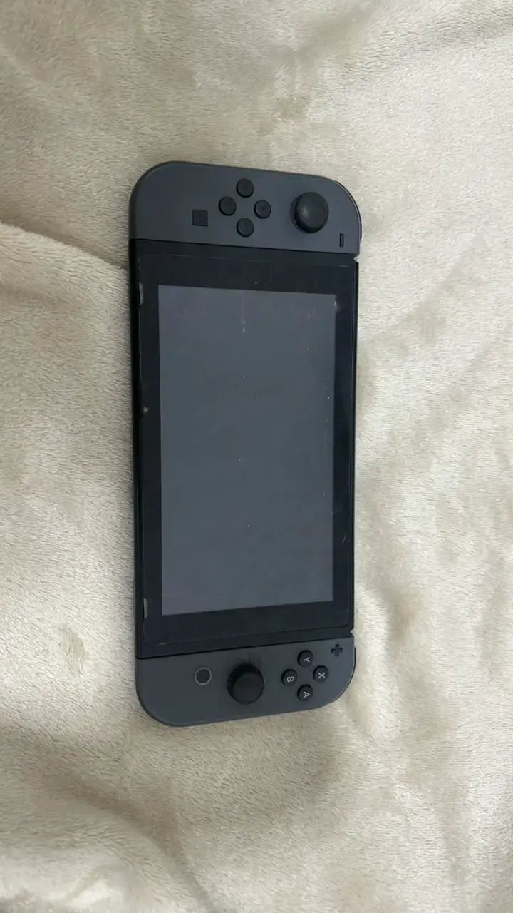 Consola Nintendo Switch en buen estado - 1