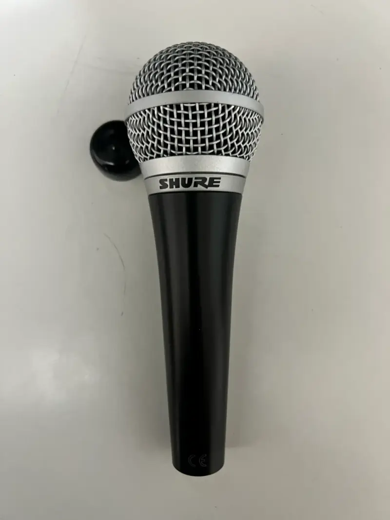 Micrófono dinámico Shure con soporte y estuche - 2