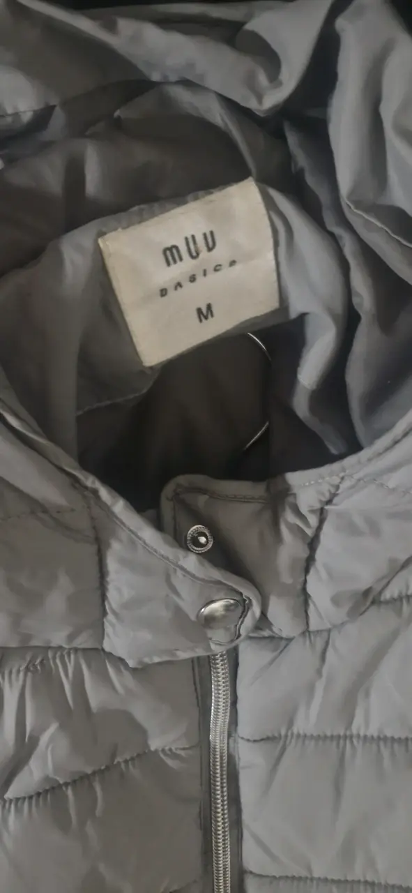 Chaqueta acolchada gris con capucha para mujer - 2