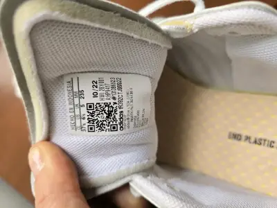 Zapatillas blancas con detalles dorados Adidas - miniatura 3