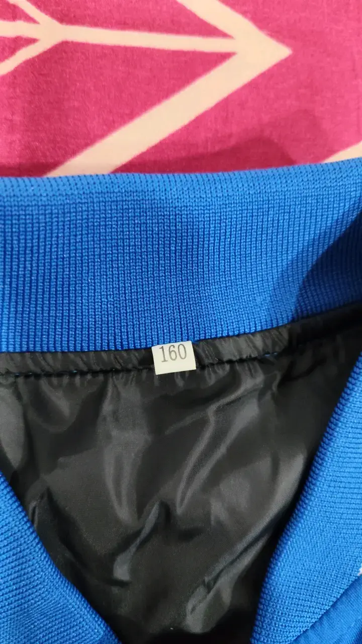 Chaqueta varsity azul y blanca Shein - 2