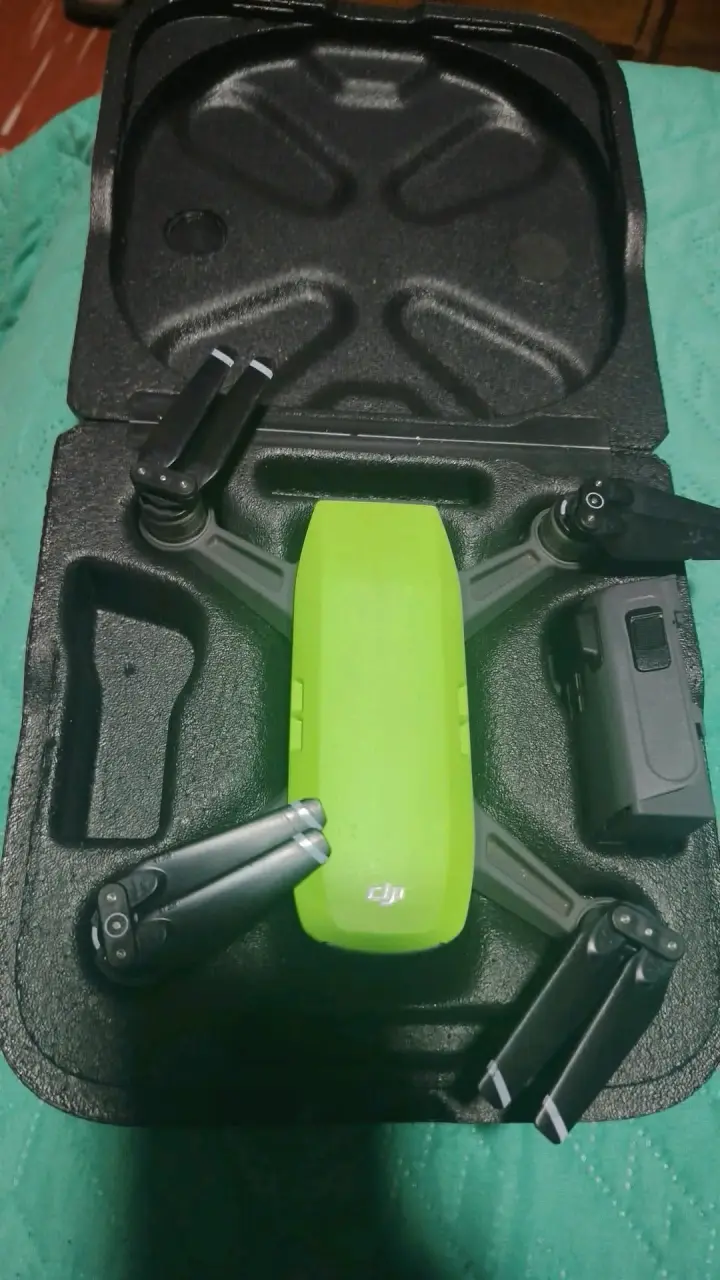 Drone DJI Spark verde con estuche - 1