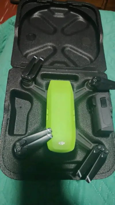 Drone DJI Spark verde con estuche - miniatura 1