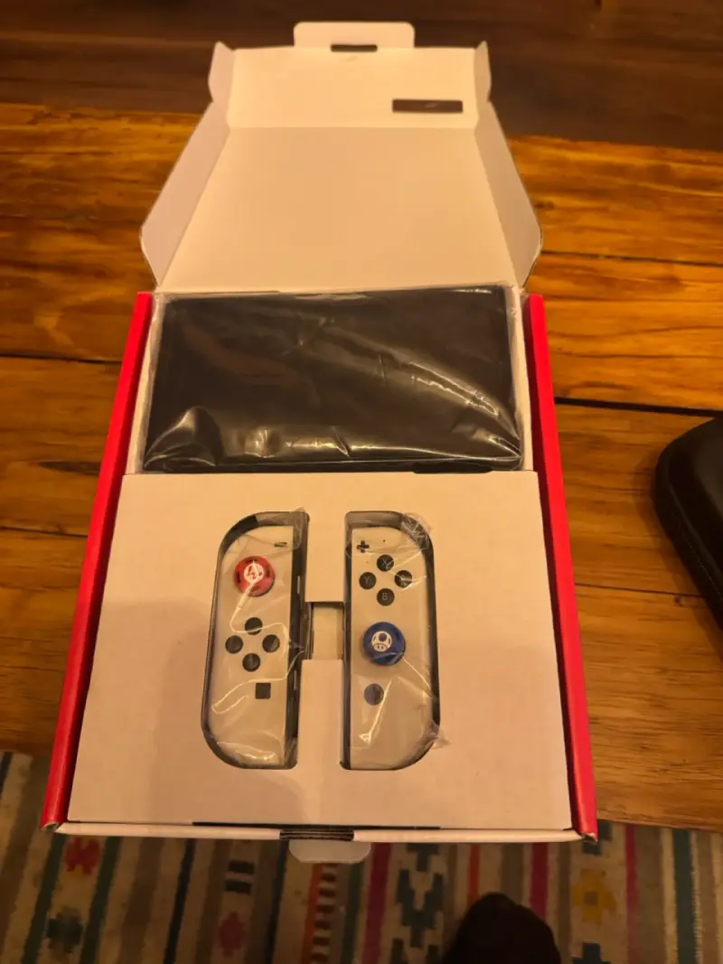 Consola Nintendo Switch con Joy-Con personalizados - 3