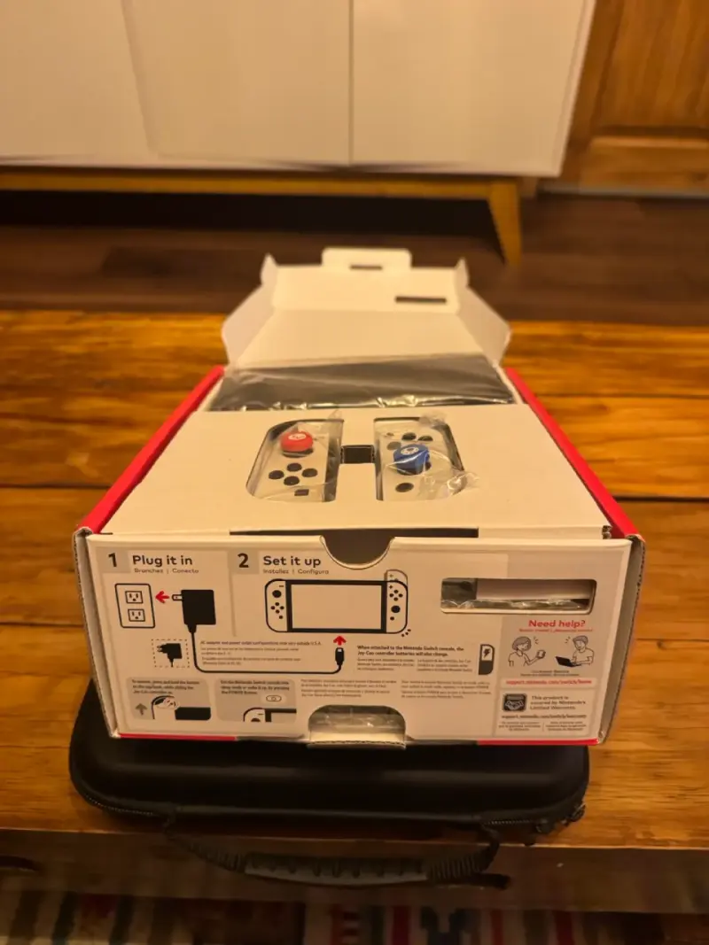 Consola Nintendo Switch con Joy-Con personalizados - 4