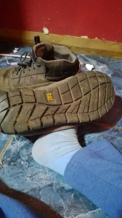 Botas de trabajo Caterpillar marrones usadas - miniatura 3