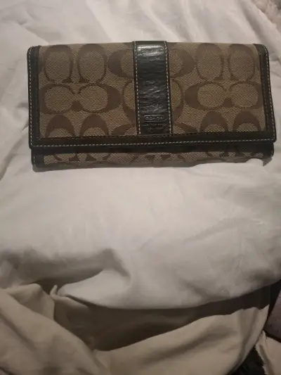 Cartera de mano Coach marrón con monograma - miniatura 1