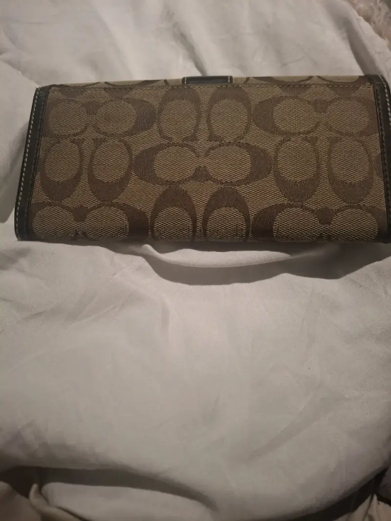 Cartera de mano Coach marrón con monograma - 2