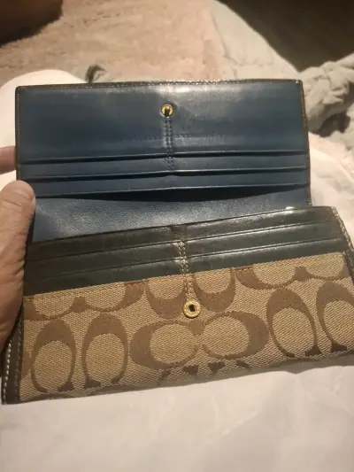 Cartera de mano Coach marrón con monograma - miniatura 3