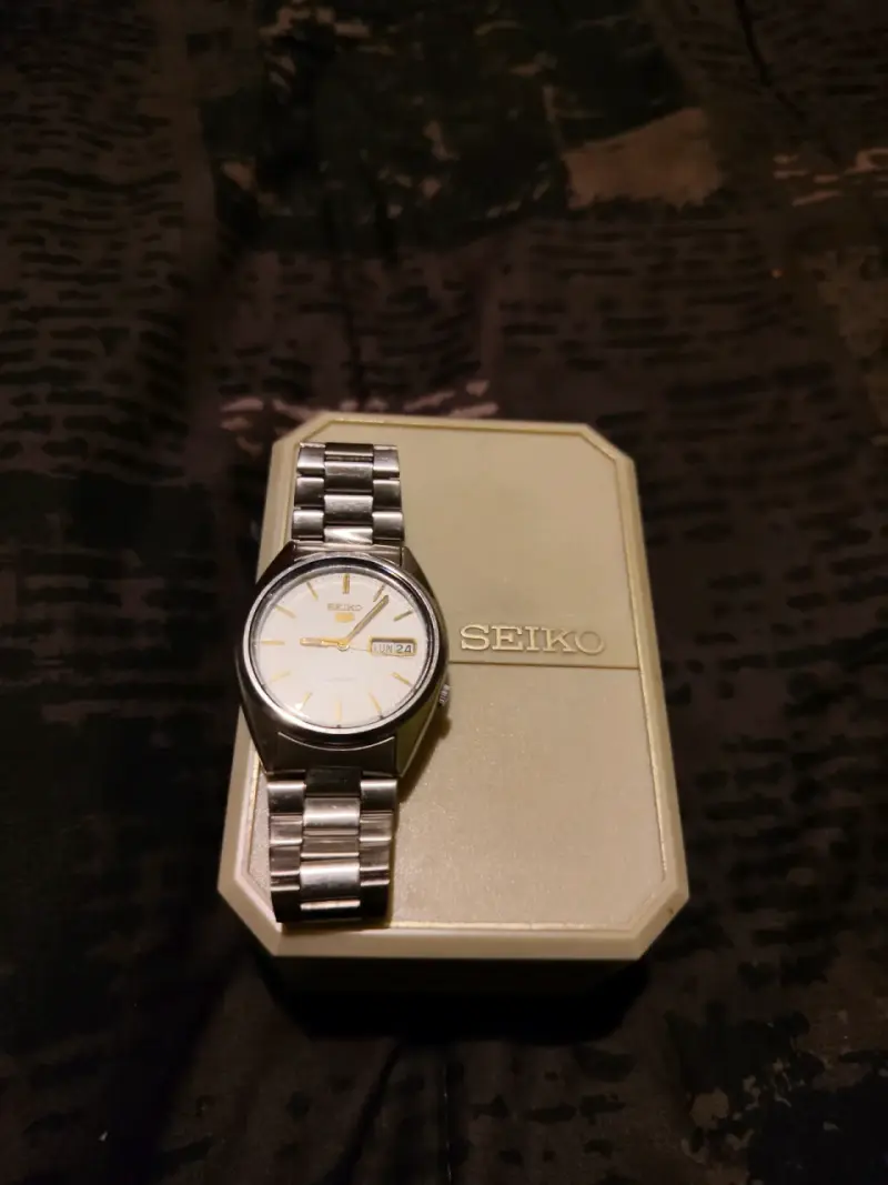 Reloj Seiko 5 Automático SNXG47K1 - Dial Cuadricul - 4