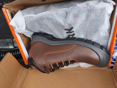 Botas de seguridad marrones para trabajo - miniatura 2