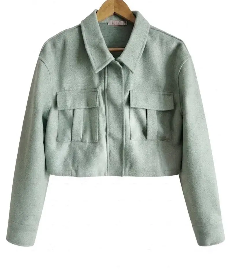 Chaqueta corta verde menta con bolsillos - 1