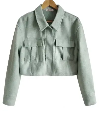 Chaqueta corta verde menta con bolsillos - miniatura 1