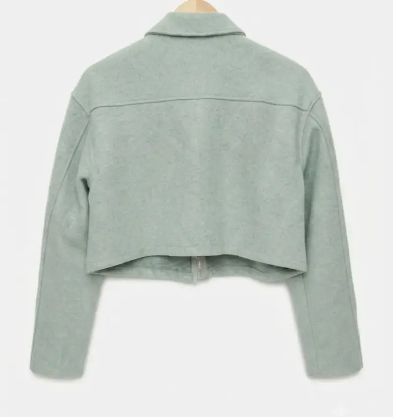 Chaqueta corta verde menta con bolsillos - 2