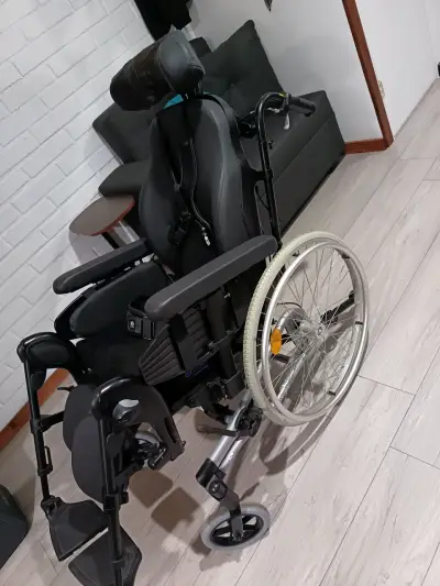 Silla de ruedas reclinable Breezy negra Relax 2 - miniatura 2