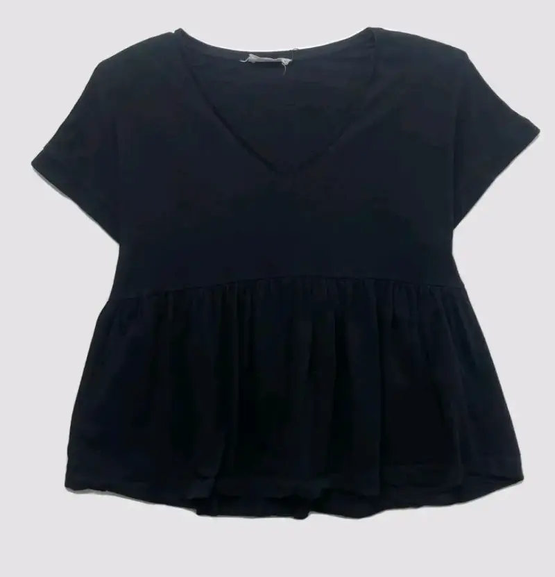Polera negra de mujer con diseño holgado - 3